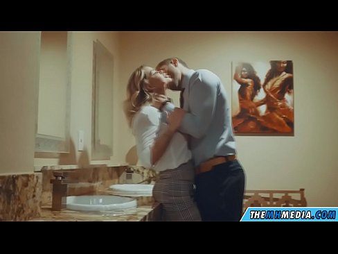 ❤️ Když vás na veřejných záchodcích svádí prsatá blondýna. Ruské porno u cs.mailkassa.ru ﹏